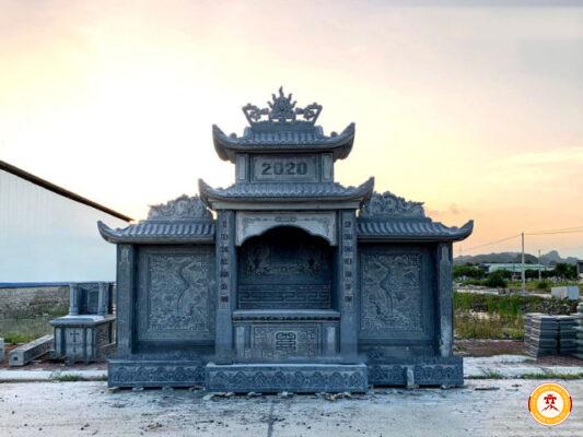 Mộ đá xanh rêu