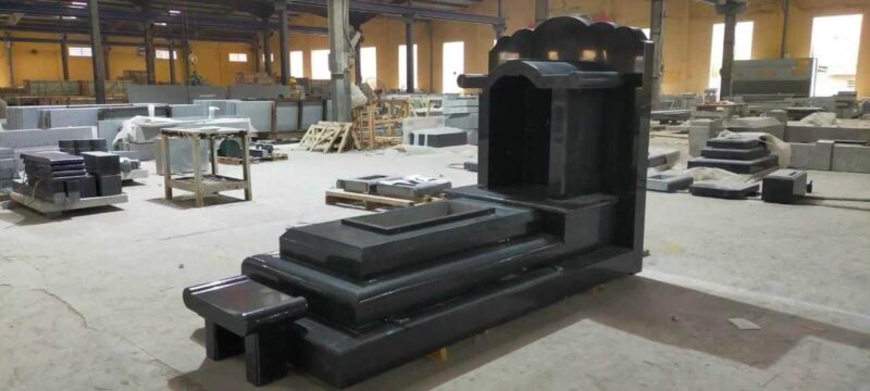 Mộ đá hoa cương có mái