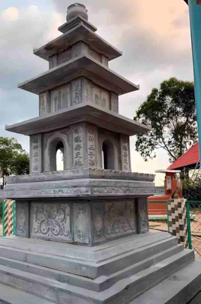 Mộ Tháp Đá Cho Gia Đình