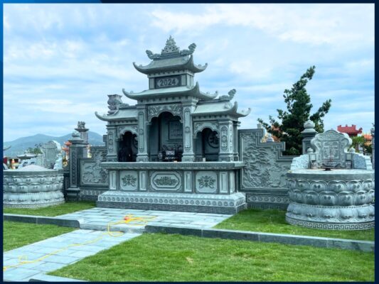 Lăng mộ đá xanh rêu là gì?