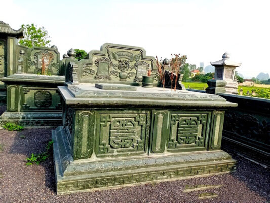 Ưu điểm vượt trội của các mẫu lăng mộ đá xanh rêu