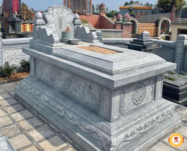 Mộ tam cấp có nắp liền nguyên khối