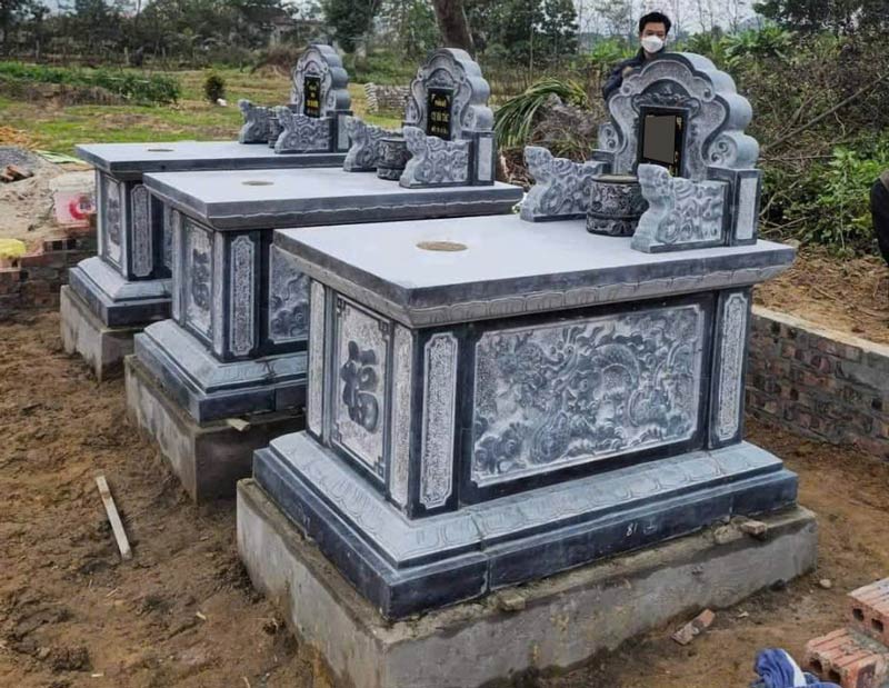 Mộ đá xanh đen